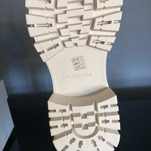 NWT BALENCIAGA BEIGE TROOPER RUBBER BOOTS- SUPER STYLISH 🔥 - Picture 8 of 14